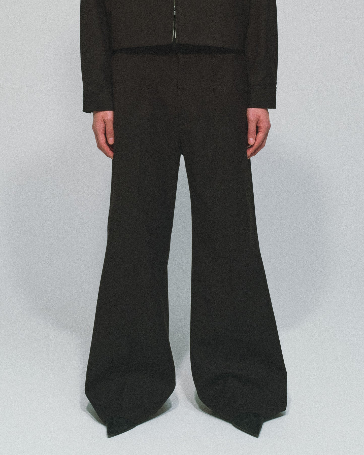 TUCK FLARE PANTS