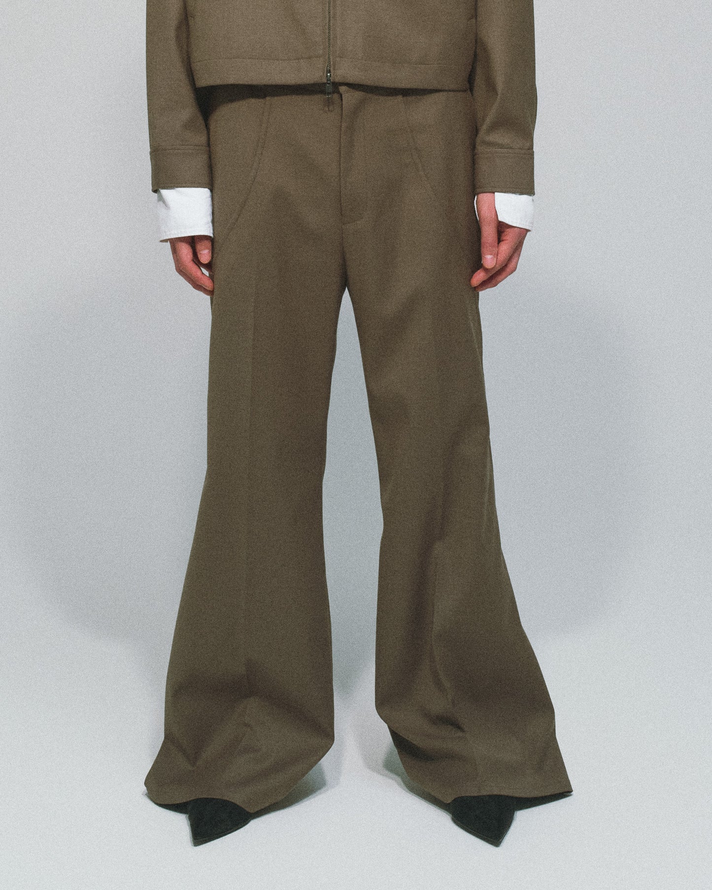 TUCK FLARE PANTS