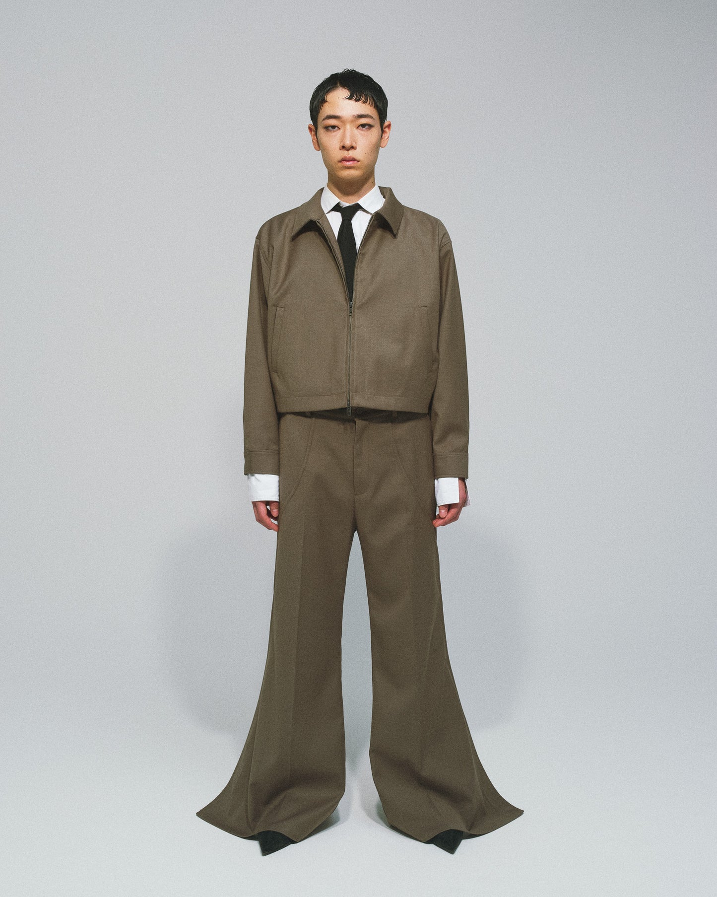 TUCK FLARE PANTS