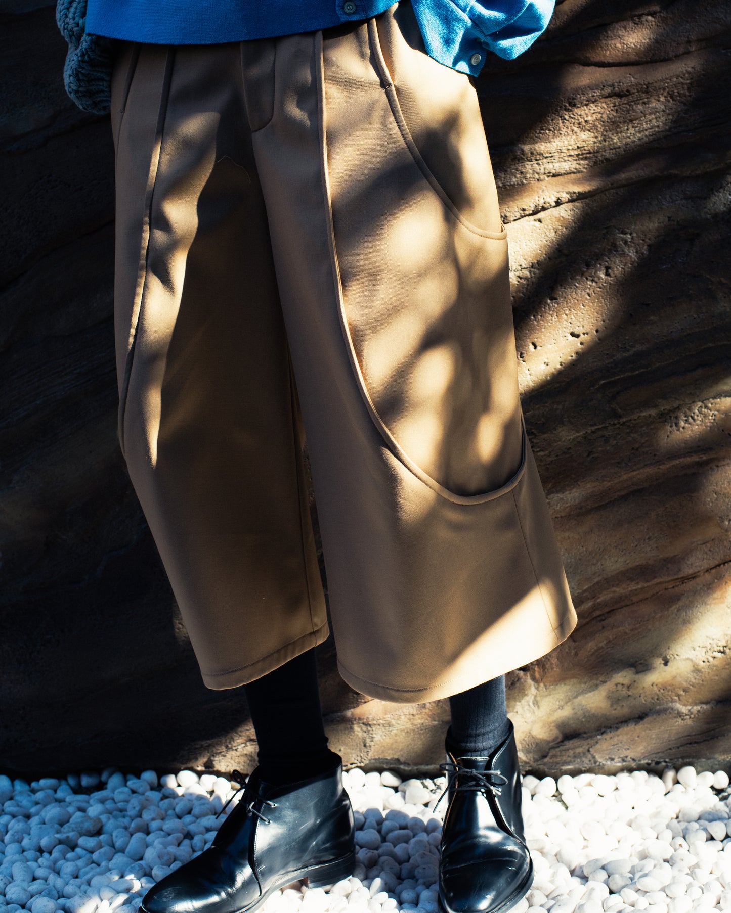 TUCK CURVE WIDE SHORTS