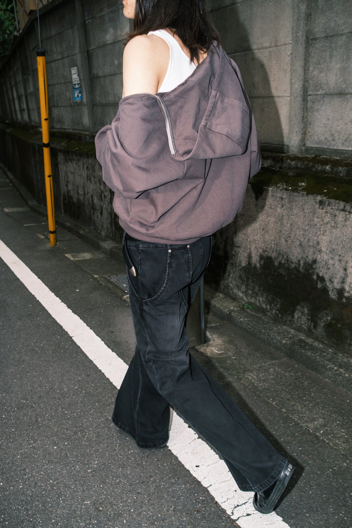 CURVED-ZIP HOODIE