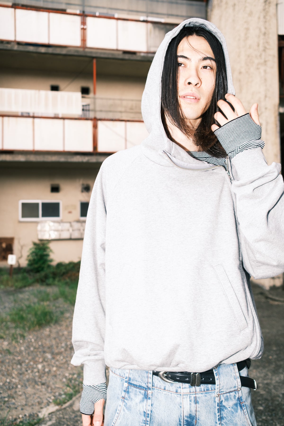 CURVED-ZIP HOODIE