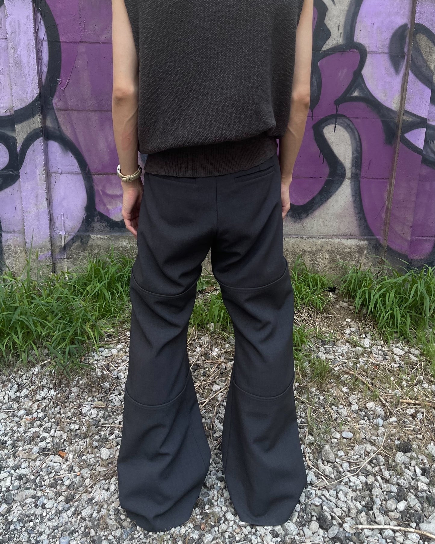 4TUCK FLARE PANTS