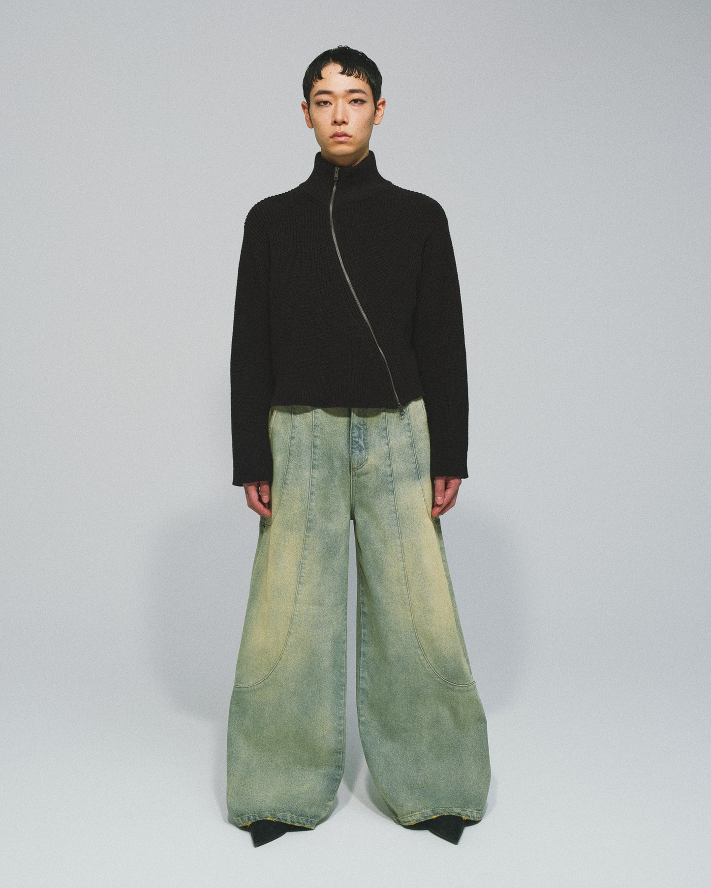 TUCK WIDE DENIM PANTS