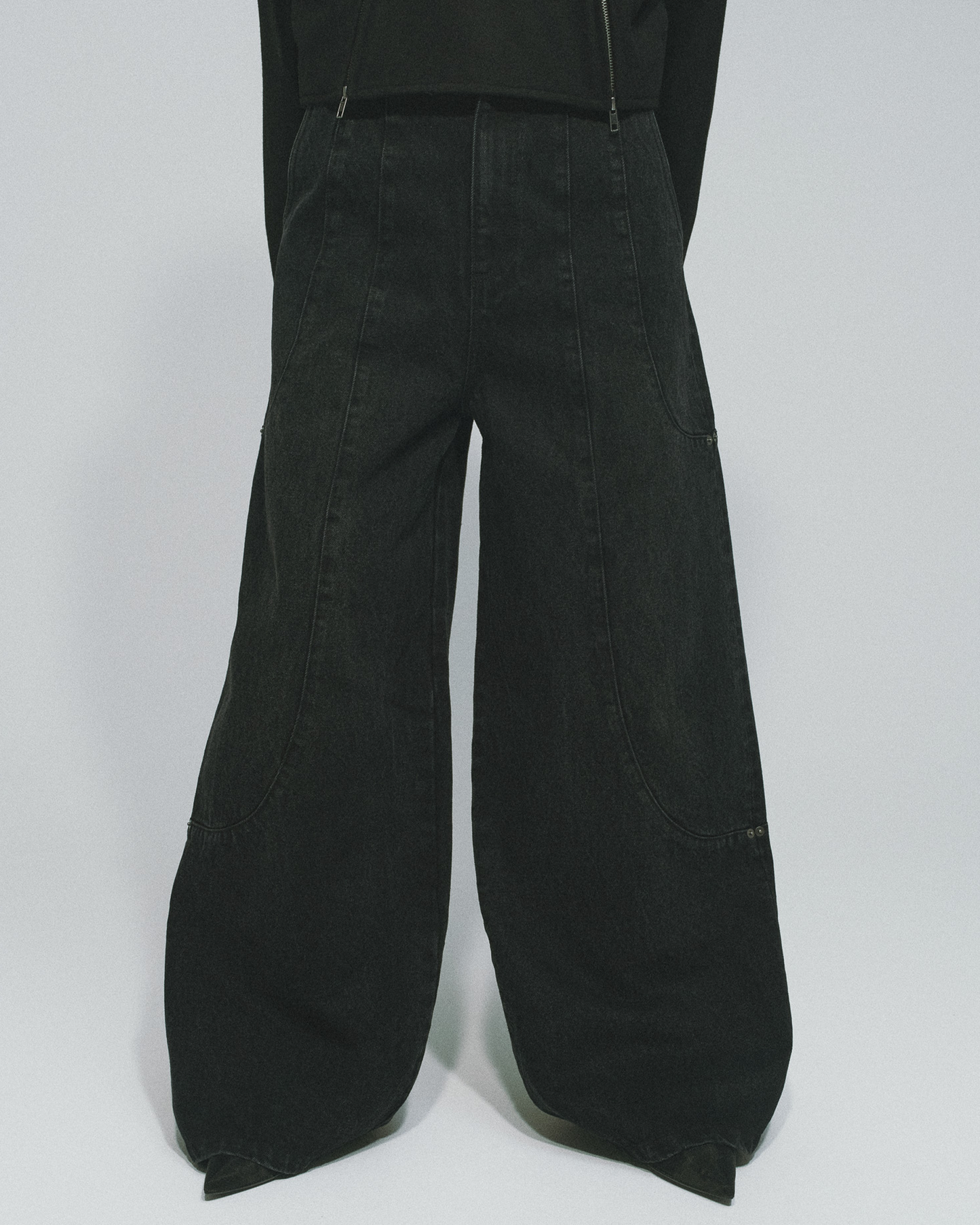 TUCK WIDE DENIM PANTS