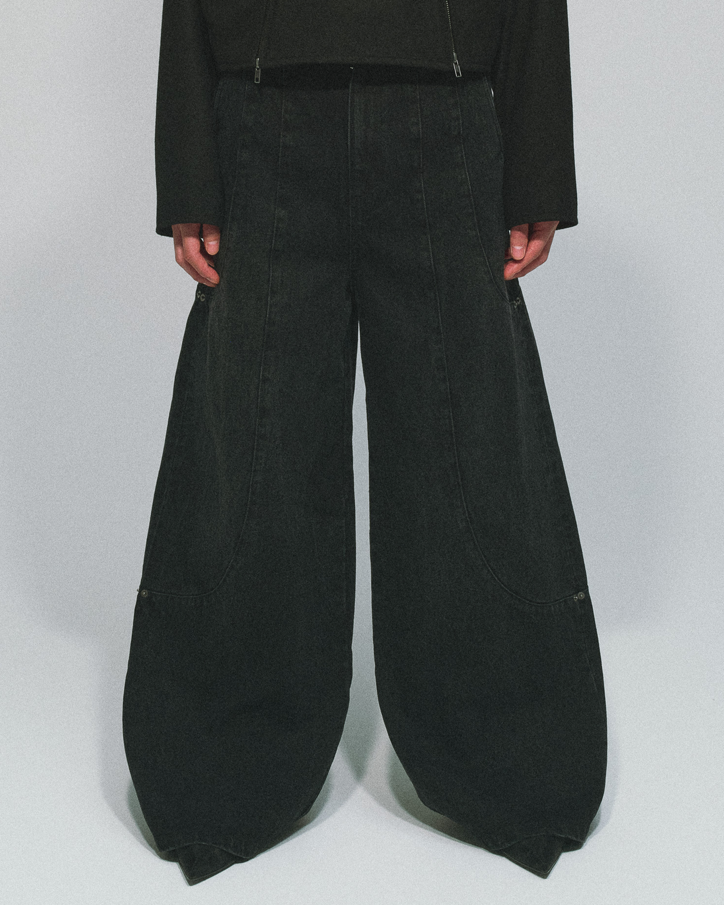 TUCK WIDE DENIM PANTS