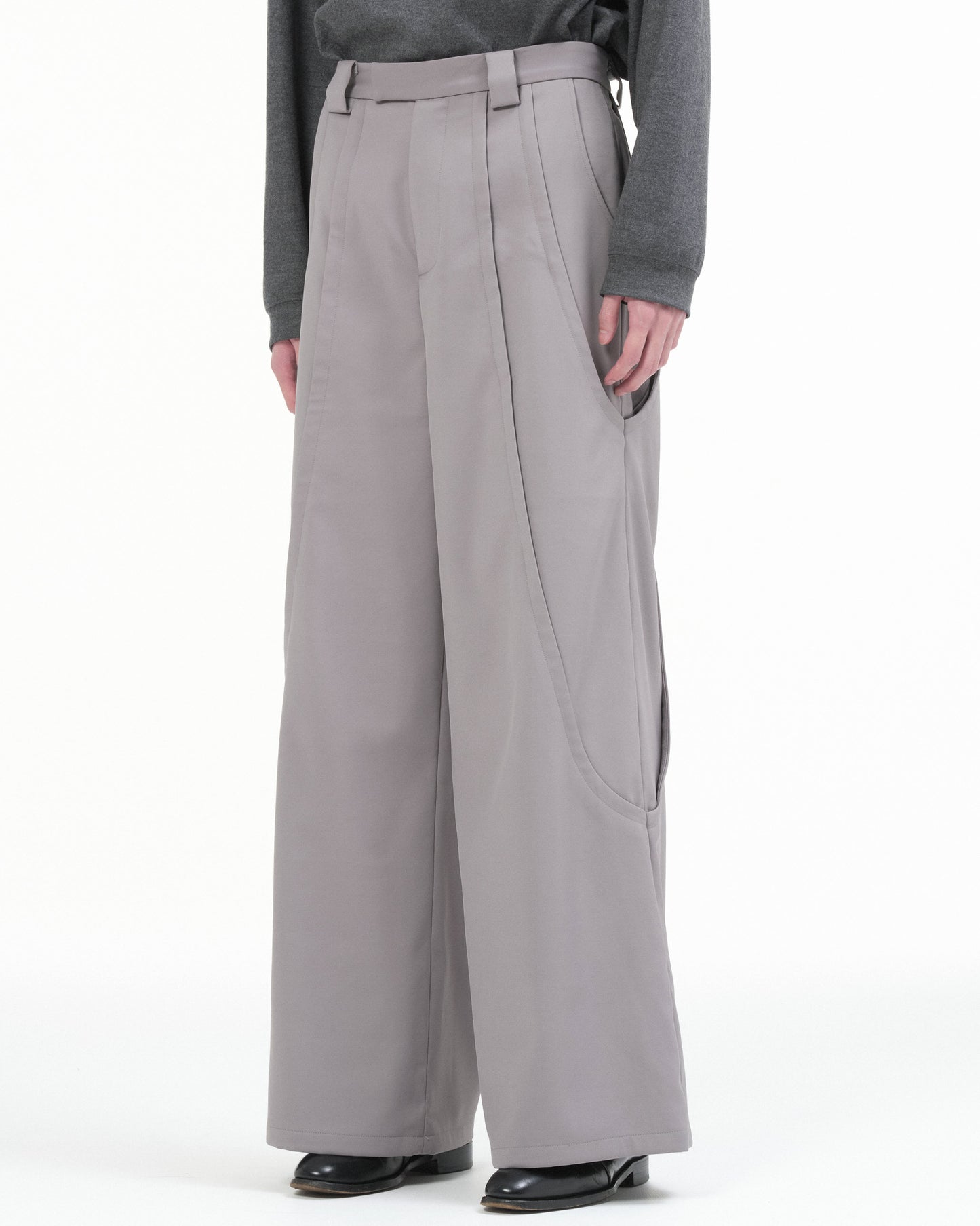 TUCK WIDE PANTS