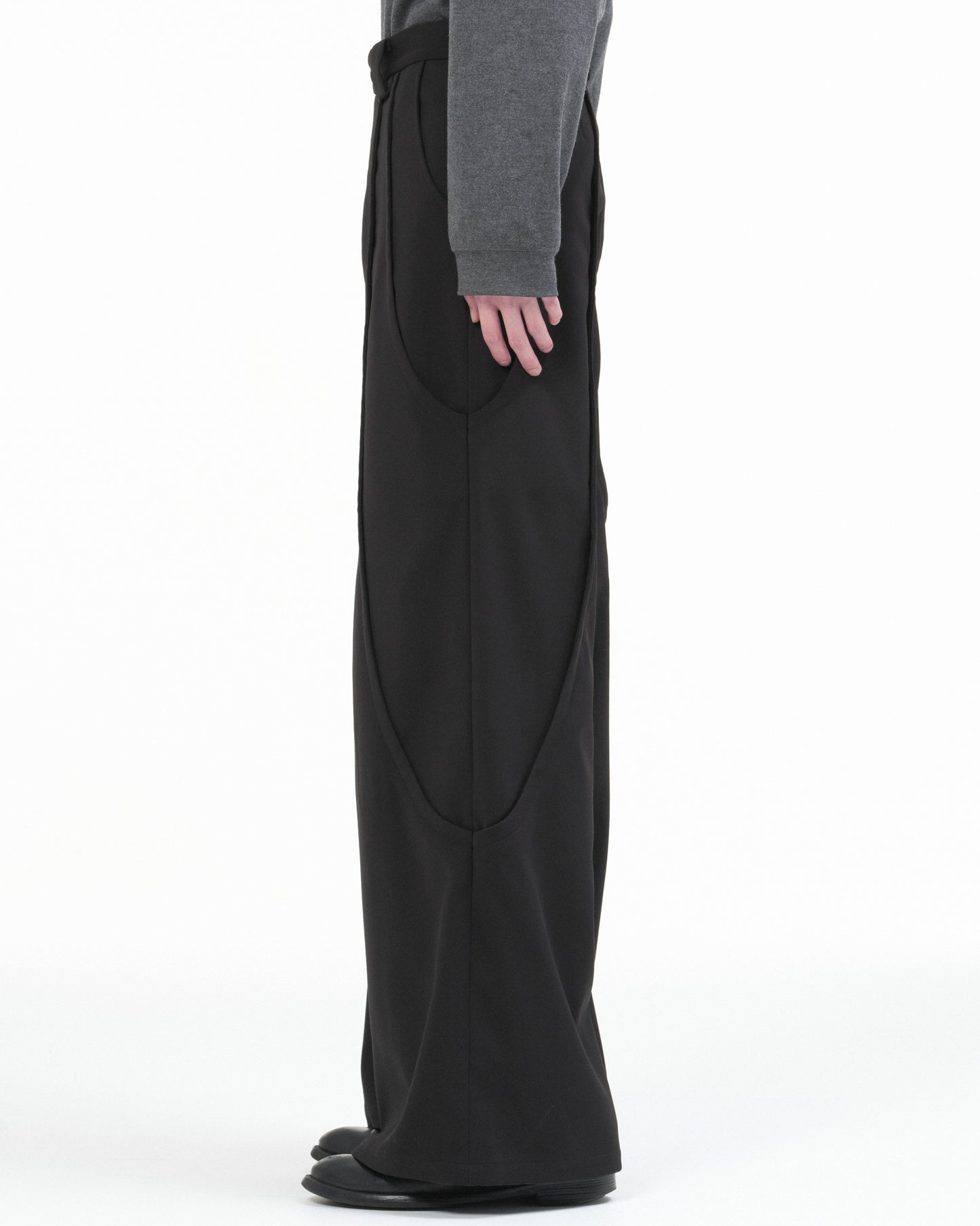 TUCK WIDE PANTS