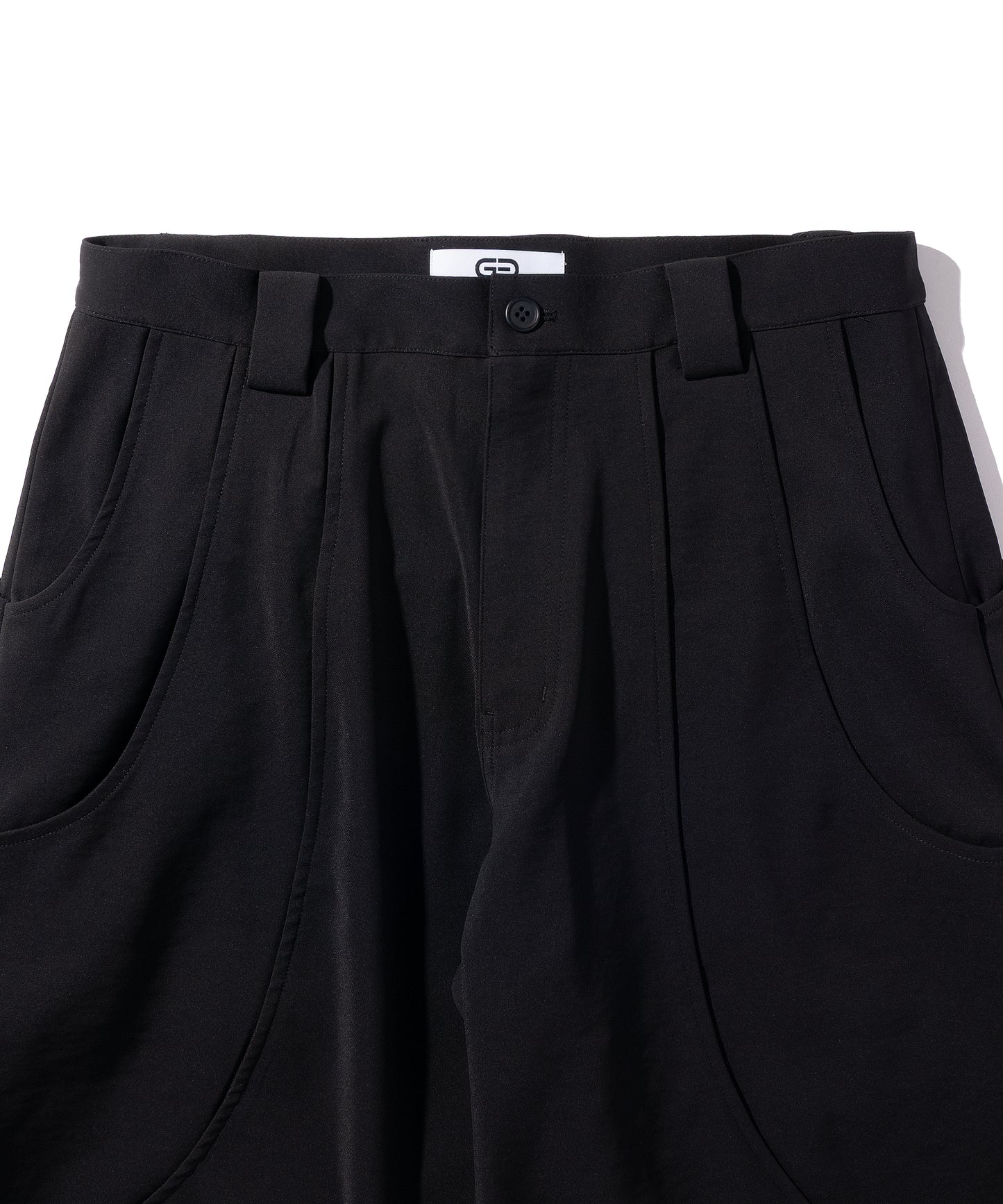 TUCK WIDE SHORTS