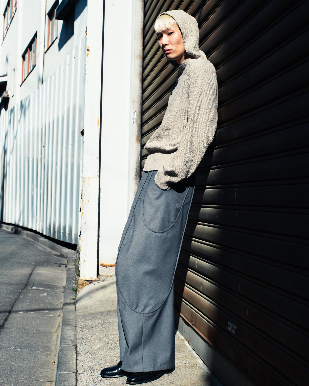 GRAY