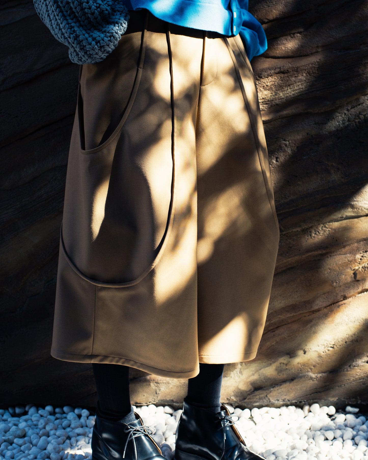 TUCK CURVE WIDE SHORTS