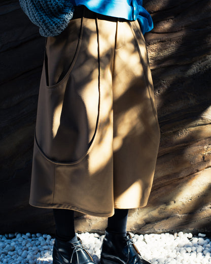 TUCK CURVE WIDE SHORTS