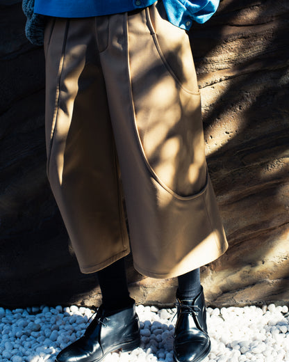 TUCK CURVE WIDE SHORTS