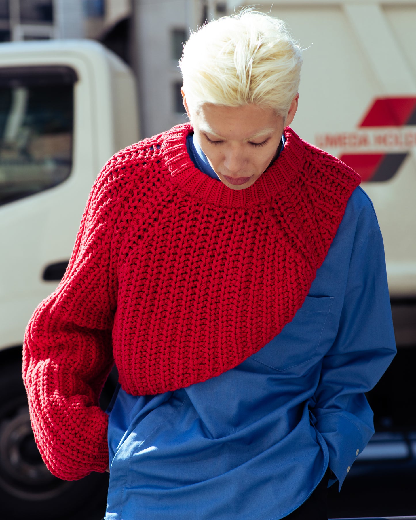SHOULDER KNIT SWEATER