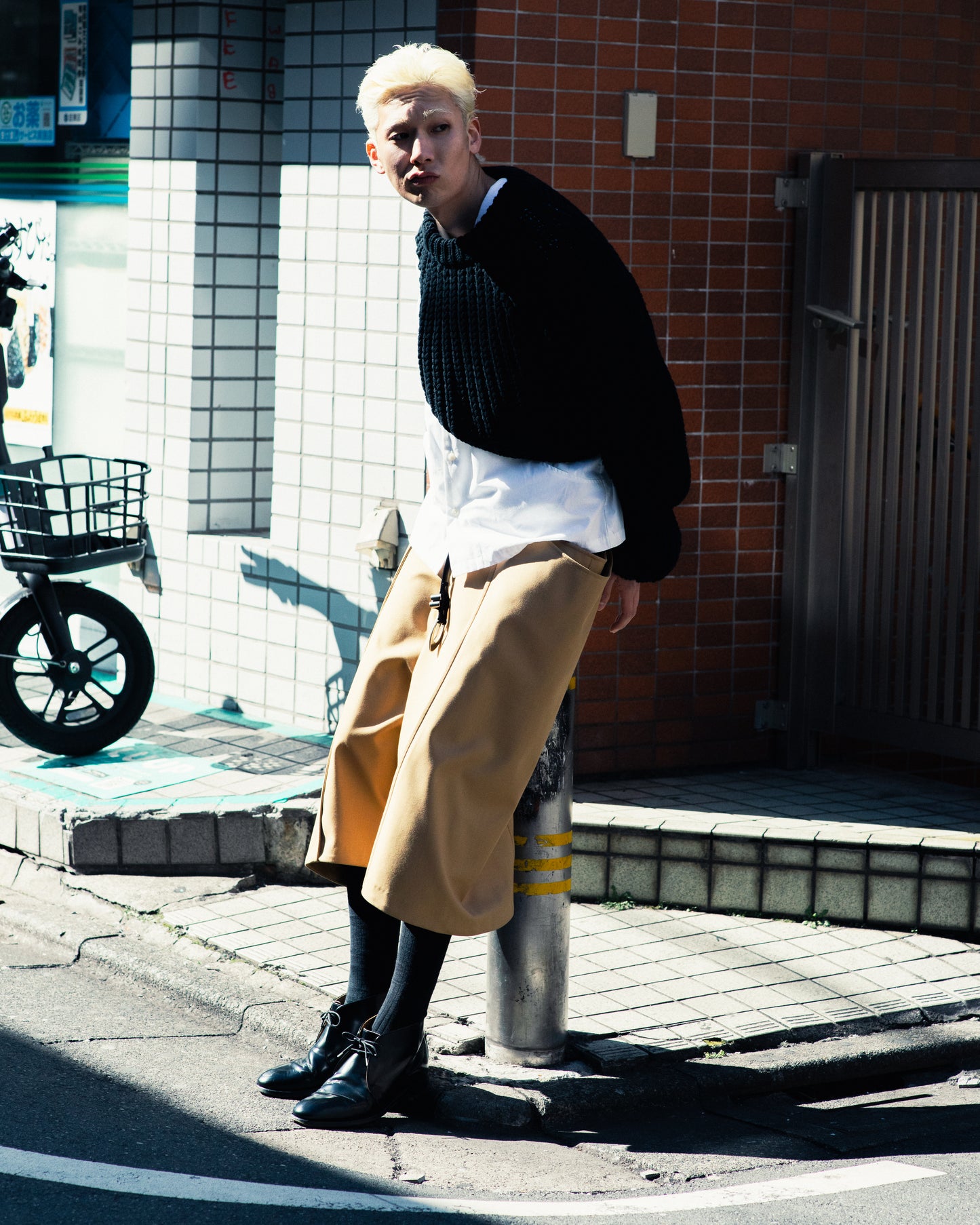 SHOULDER KNIT SWEATER