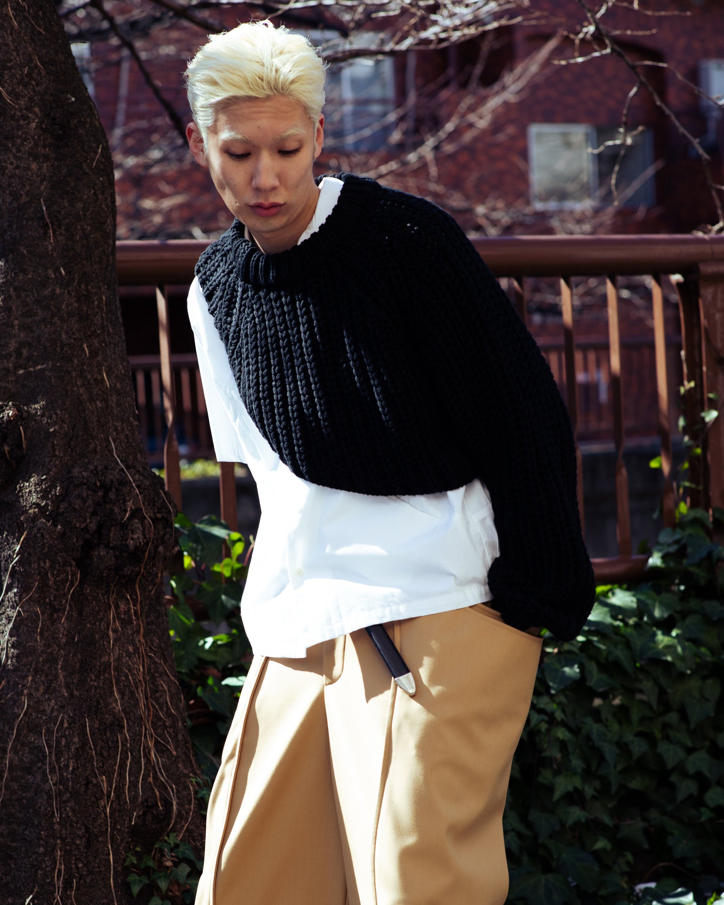 SHOULDER KNIT SWEATER