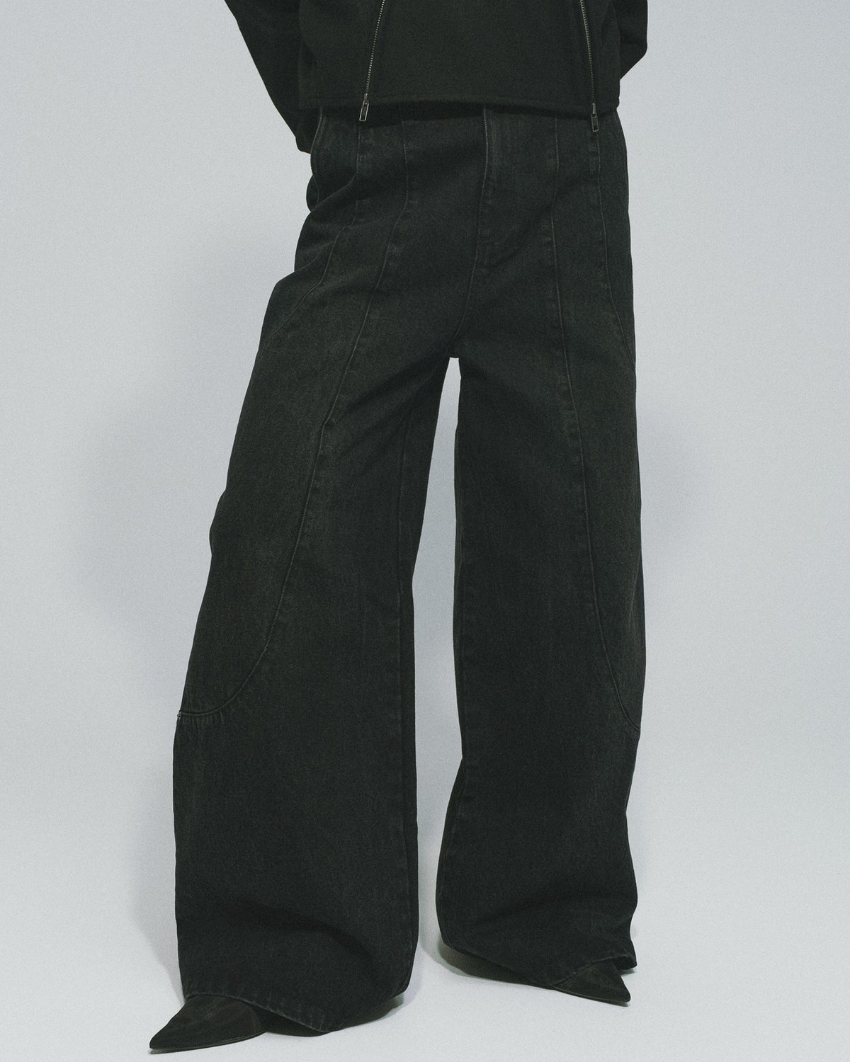 TUCK WIDE DENIM PANTS