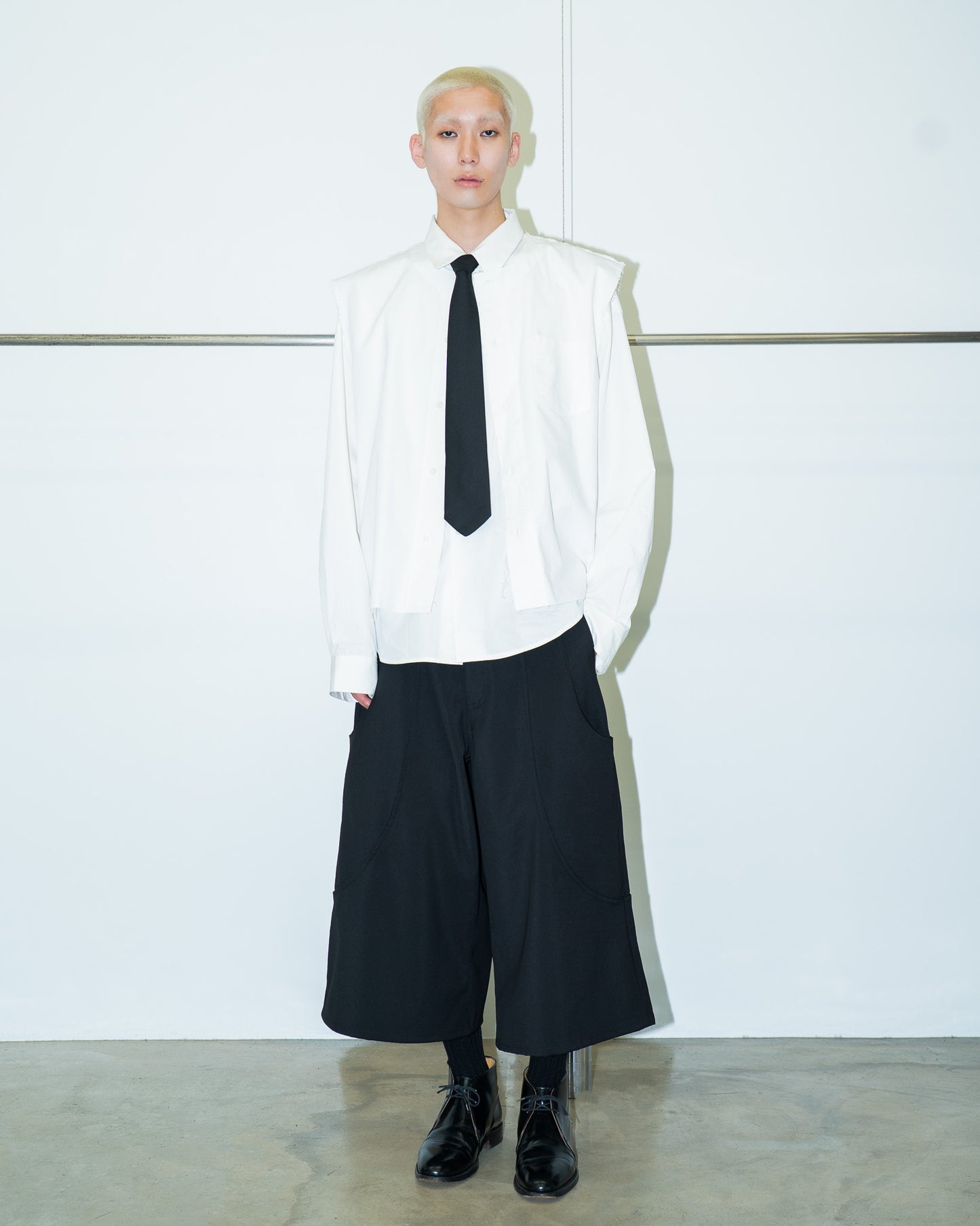 TUCK WIDE SHORTS
