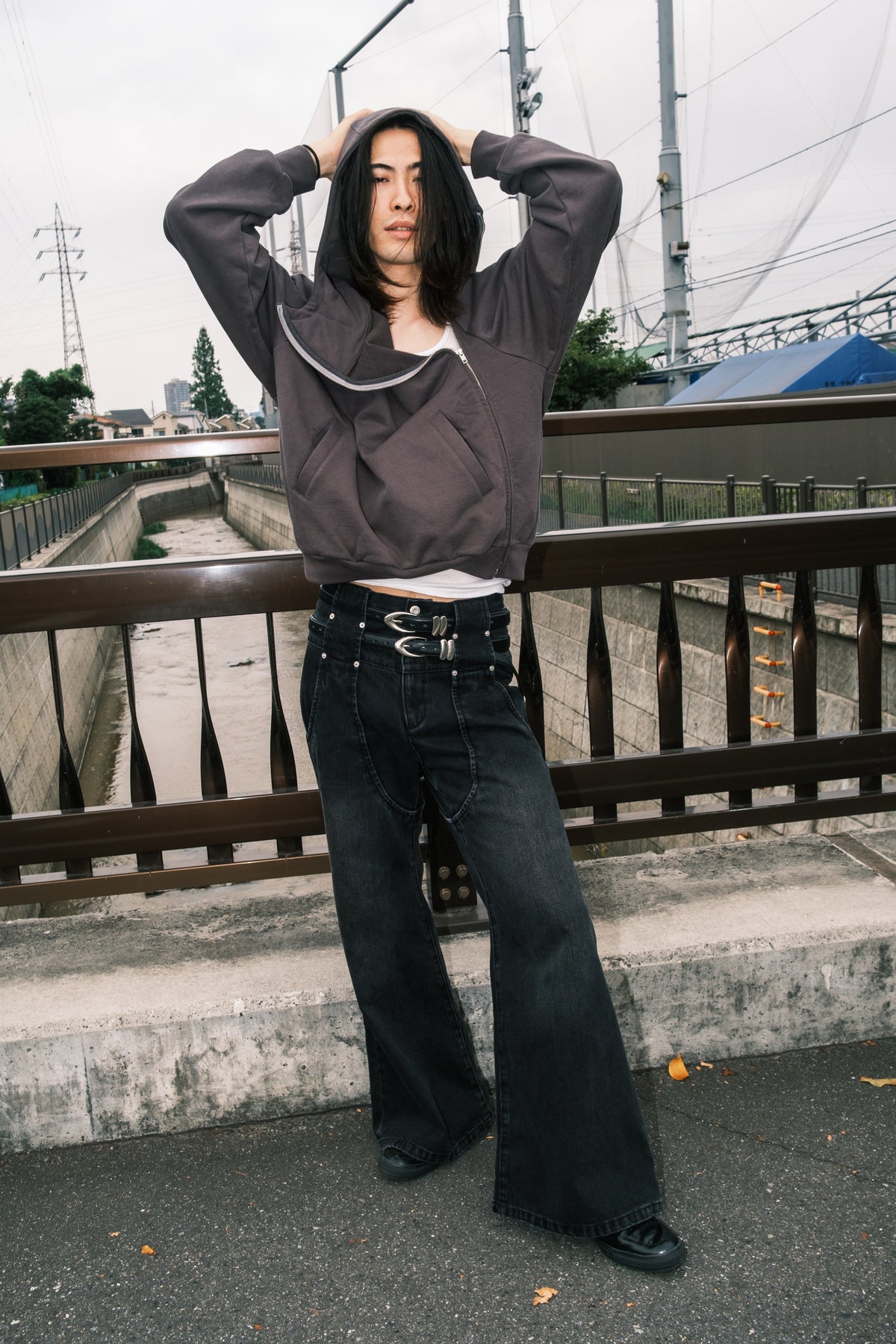 CURVED-ZIP HOODIE