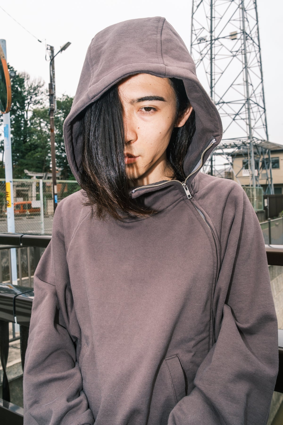 CURVED-ZIP HOODIE