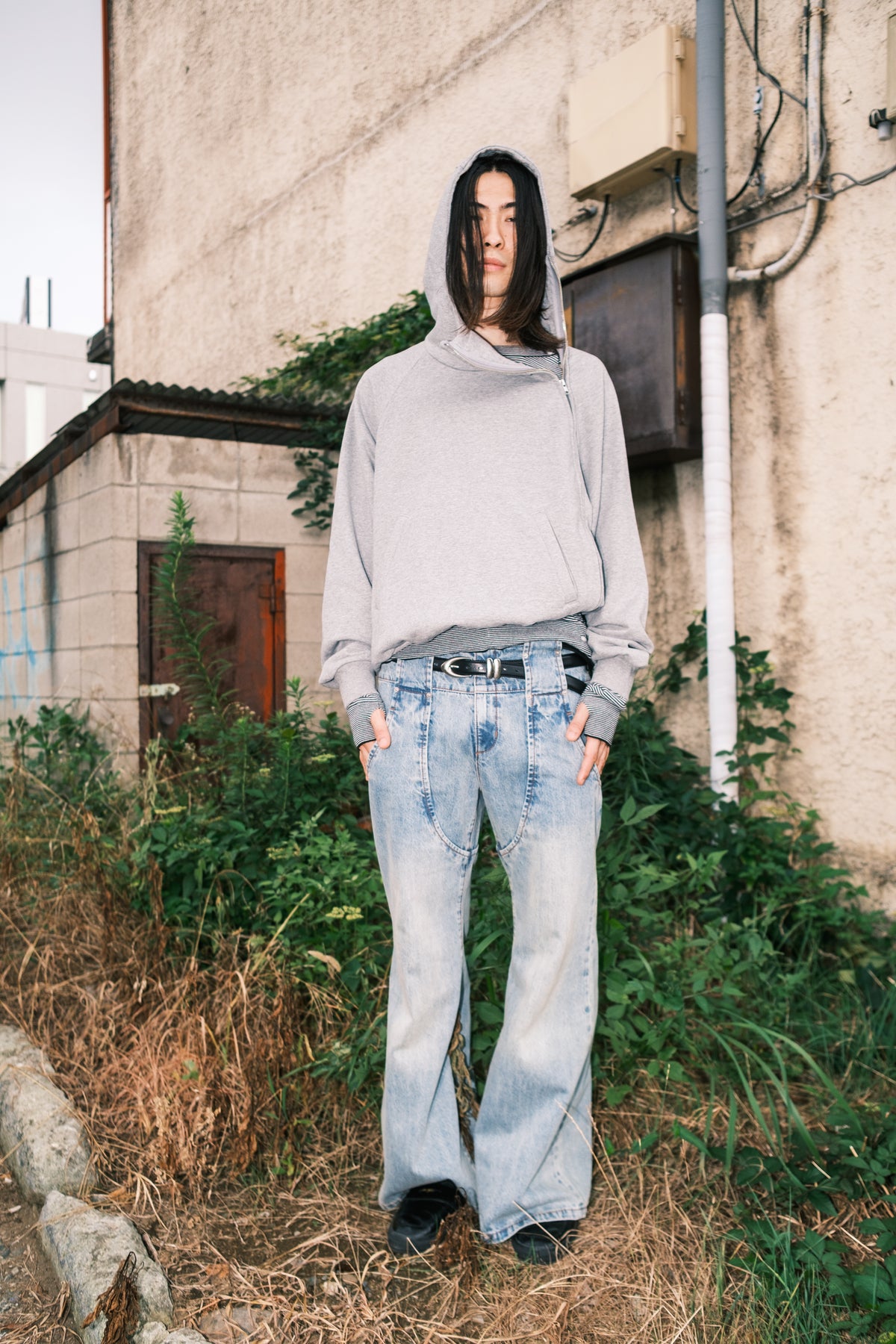 CURVED-ZIP HOODIE