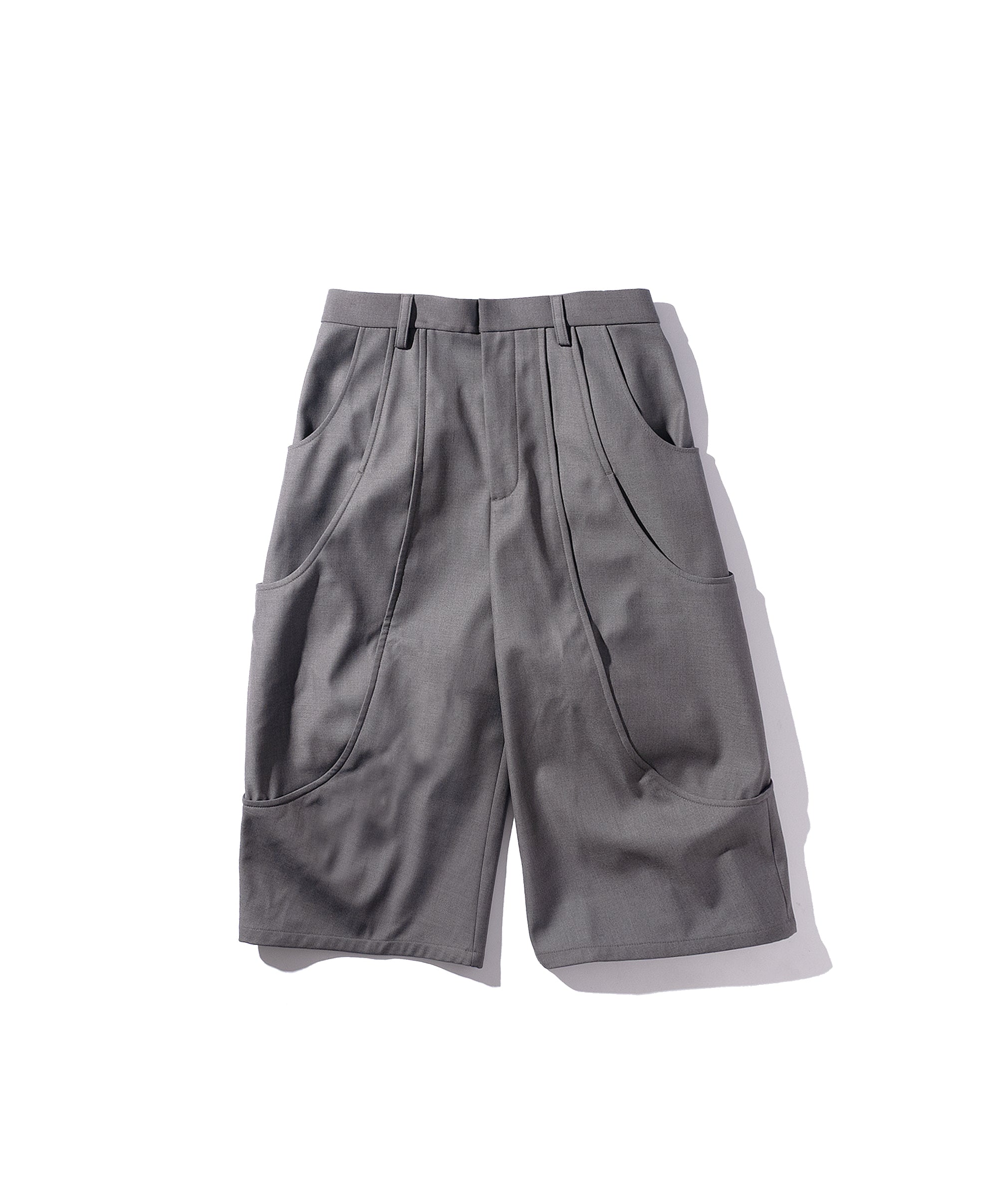 TUCK CURVE WIDE SHORTS – GOAT ESSENCE