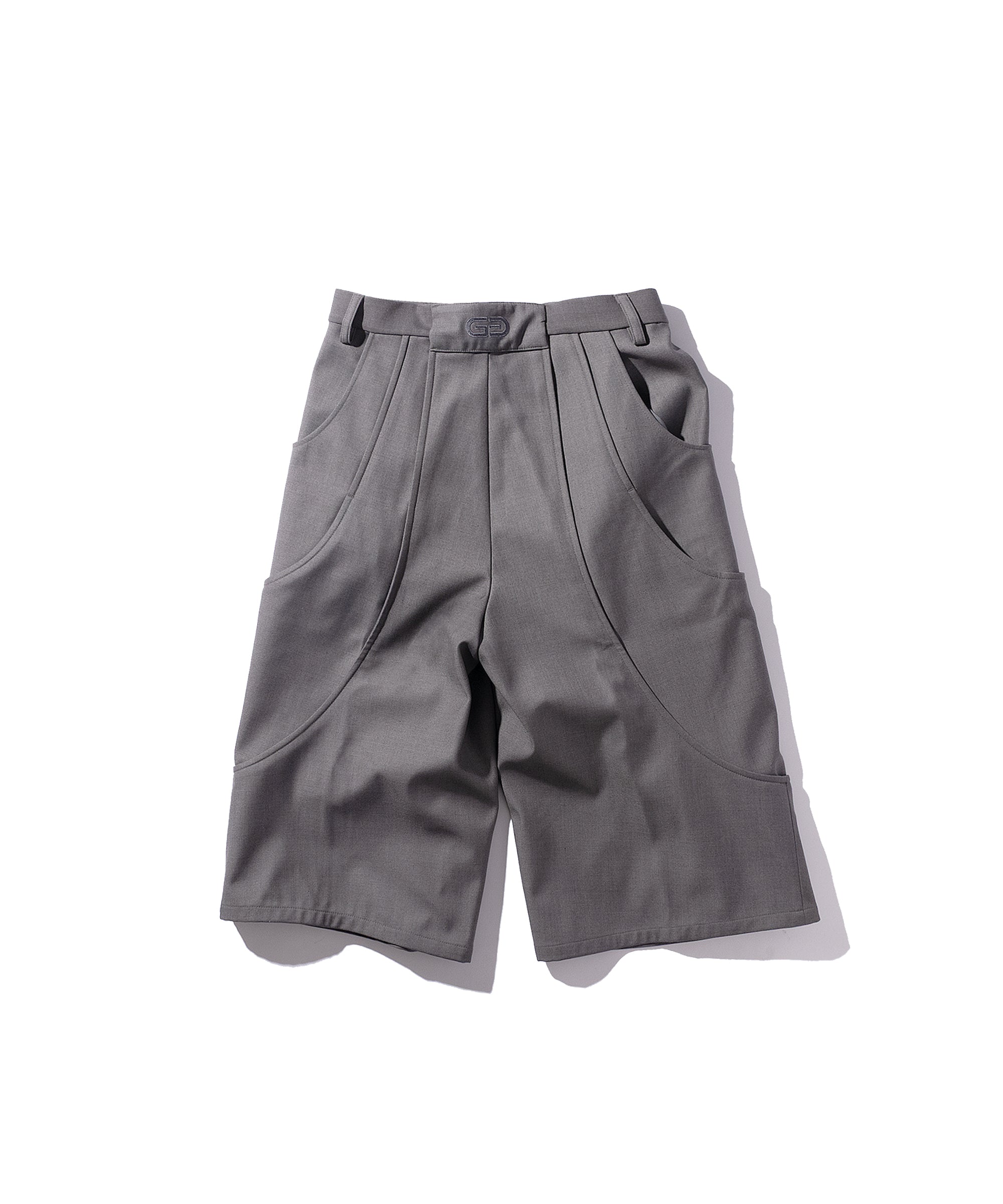 TUCK CURVE WIDE SHORTS – GOAT ESSENCE