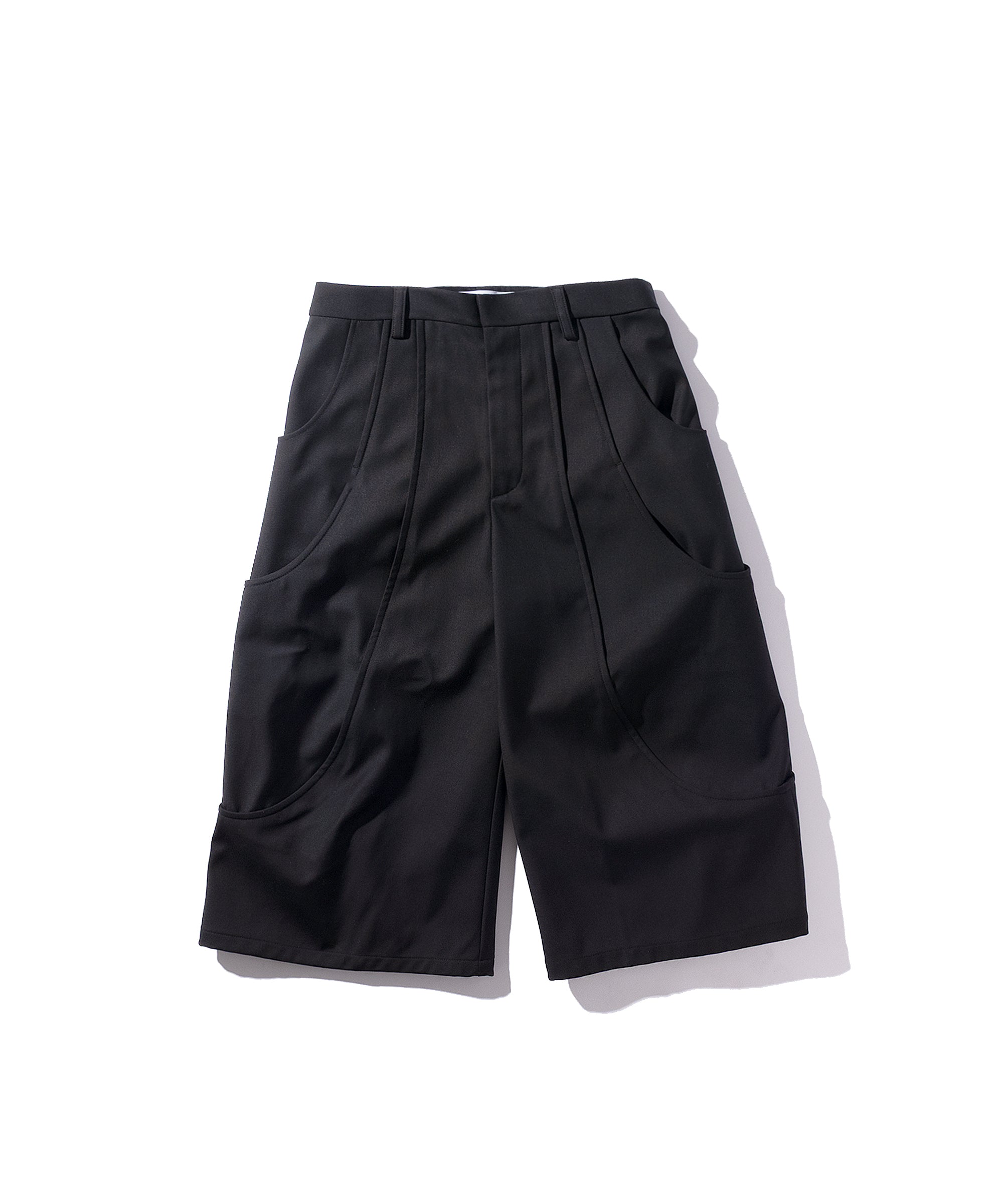 TUCK CURVE WIDE SHORTS – GOAT ESSENCE