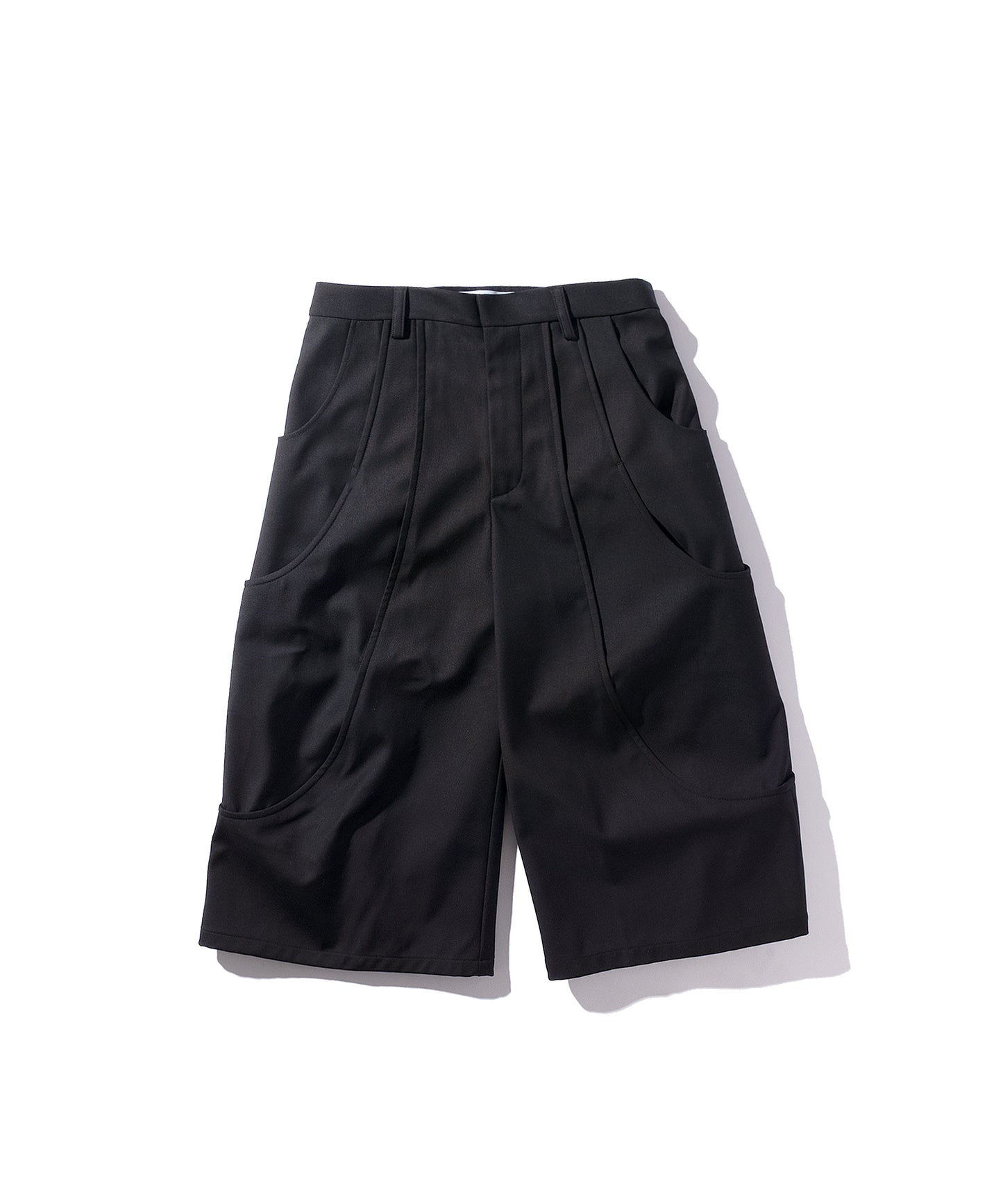 TUCK CURVE WIDE SHORTS