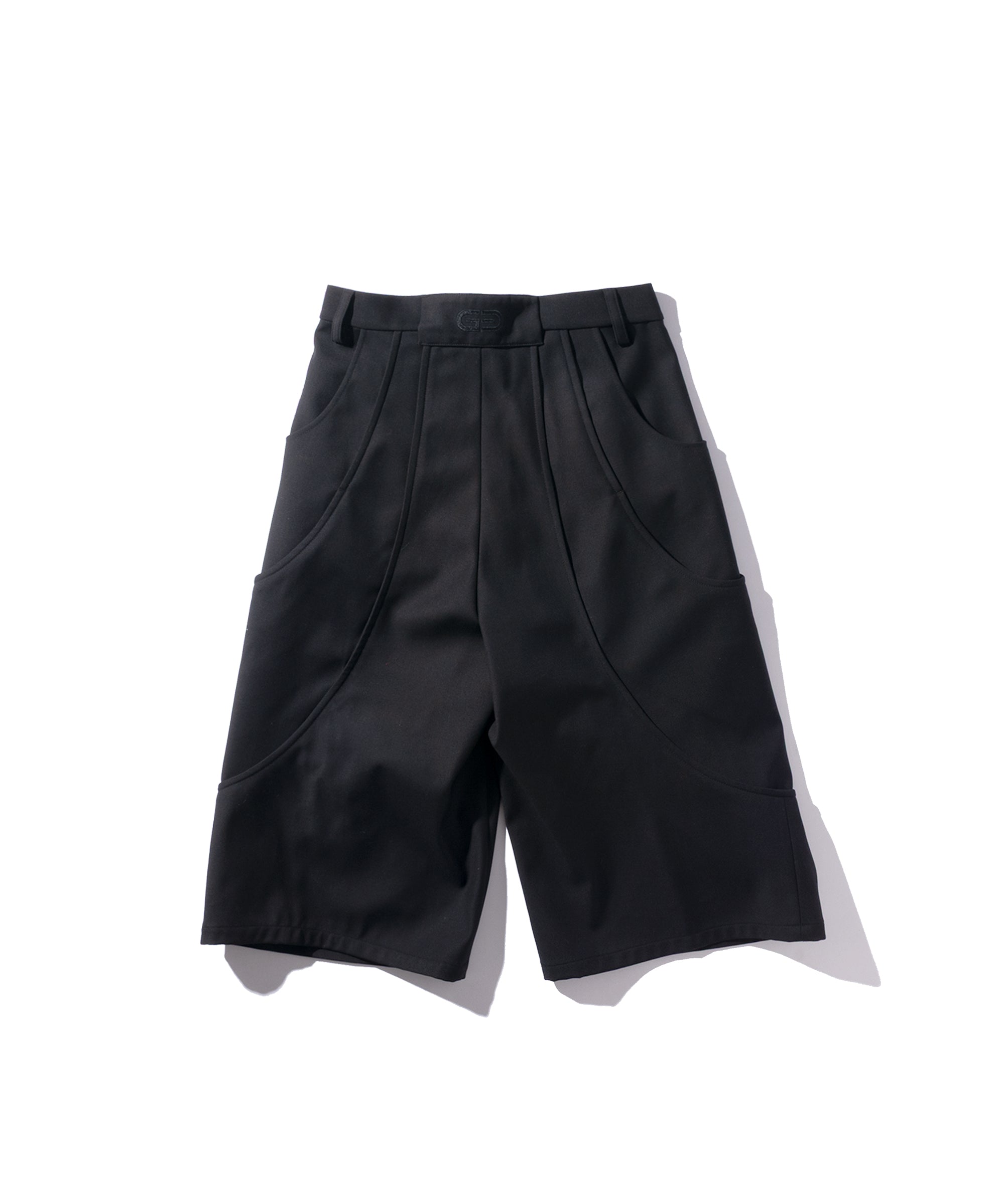 TUCK CURVE WIDE SHORTS – GOAT ESSENCE
