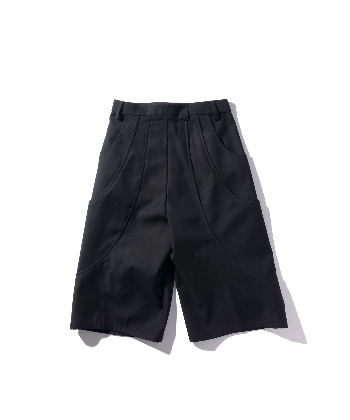 TUCK CURVE WIDE SHORTS