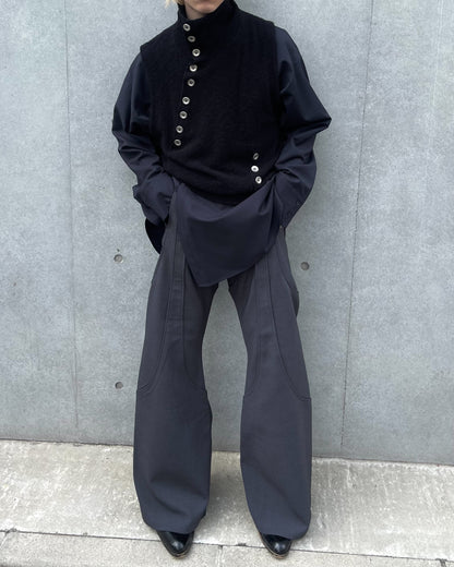 4TUCK FLARE PANTS