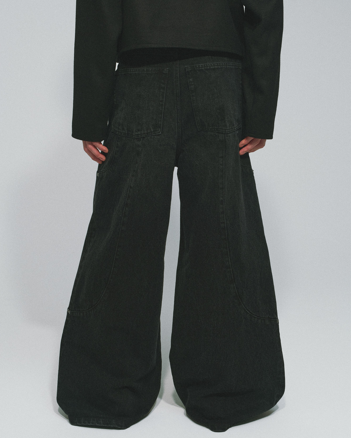 TUCK WIDE DENIM PANTS